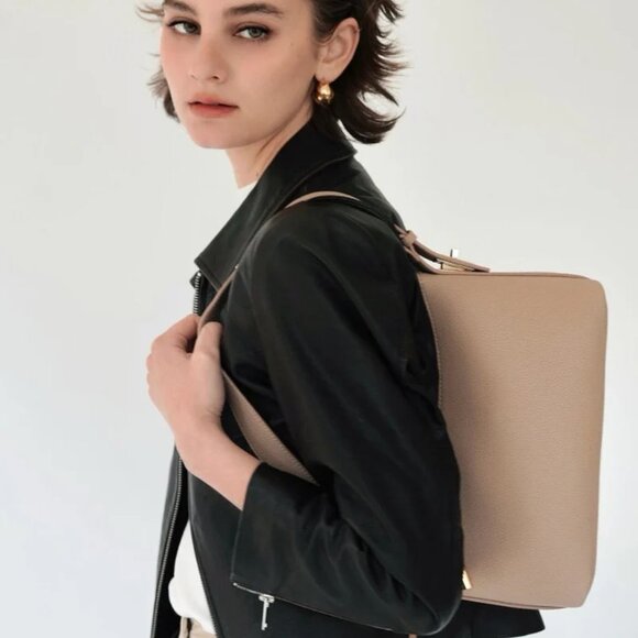 😍VERAFIED - 😍NWOT 😍Gold Beige Hobo Bag - Picture 10 of 15